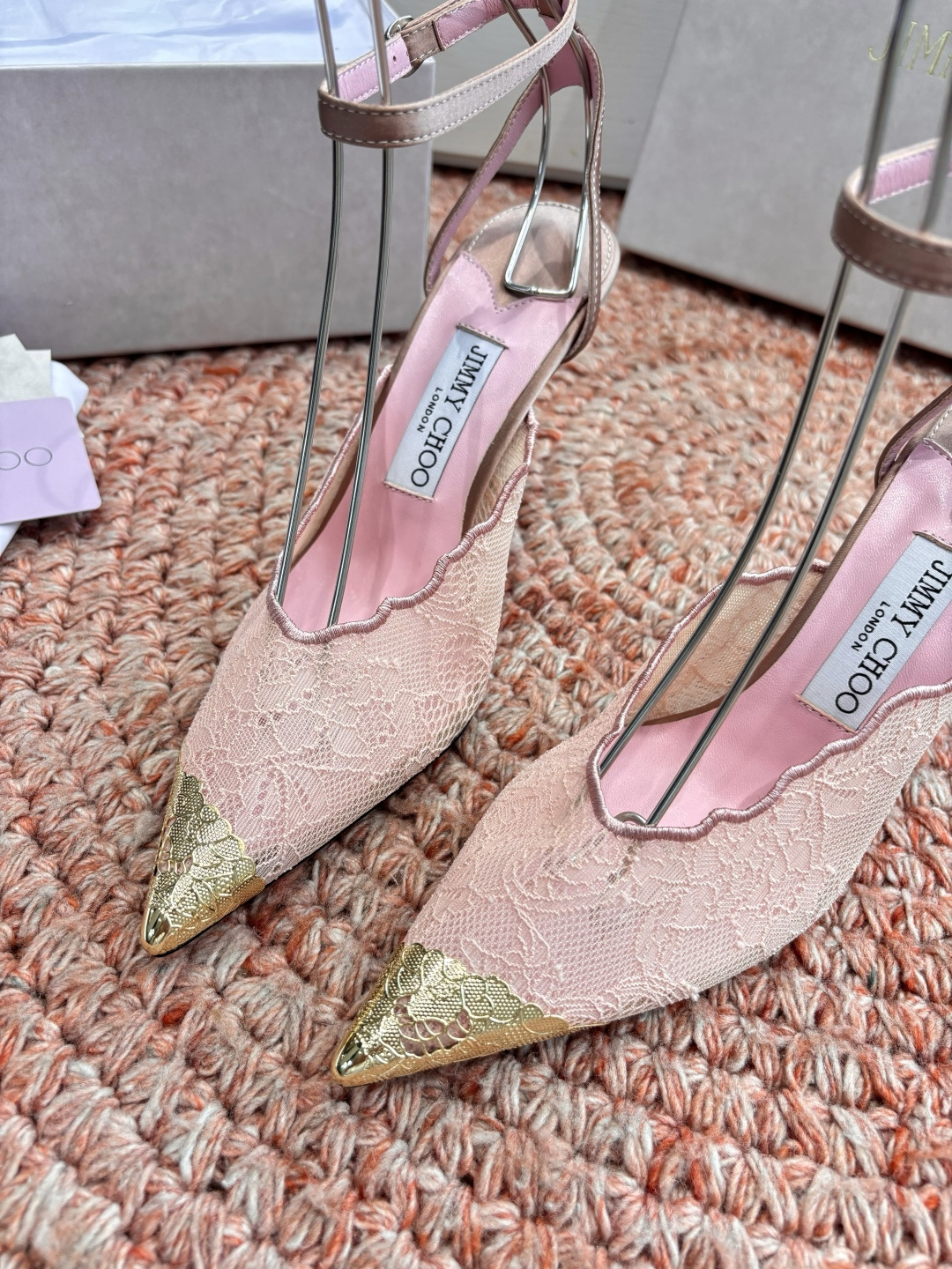 🌾G987所见即所得Jimmychoo 吉米周 26/ 春夏新款 蕾丝 尖头 高跟鞋 这个系列最有意思的