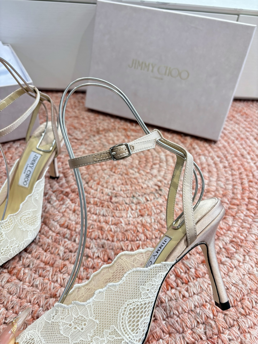 🌾G987所见即所得Jimmychoo 吉米周 26/ 春夏新款 蕾丝 尖头 高跟鞋 这个系列最有意思的