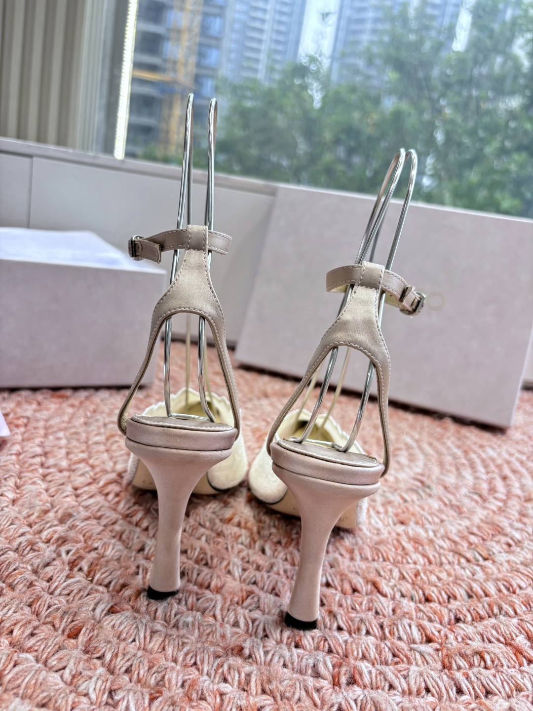 🌾G987所见即所得Jimmychoo 吉米周 26/ 春夏新款 蕾丝 尖头 高跟鞋 这个系列最有意思的