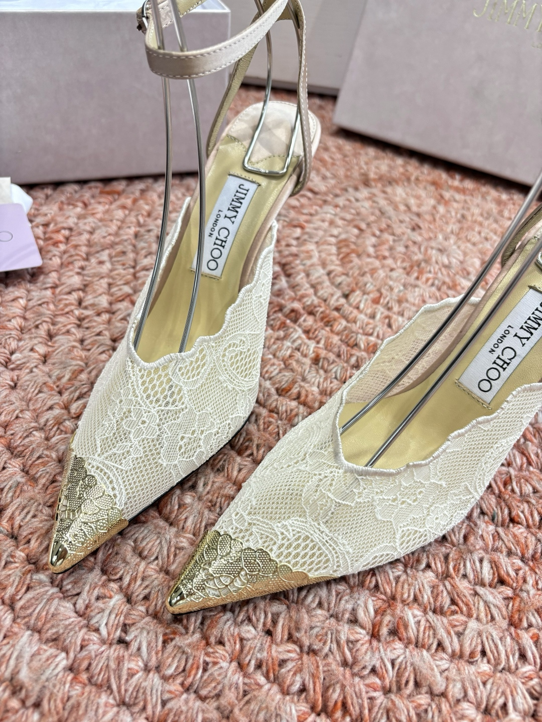 🌾G987所见即所得Jimmychoo 吉米周 26/ 春夏新款 蕾丝 尖头 高跟鞋 这个系列最有意思的