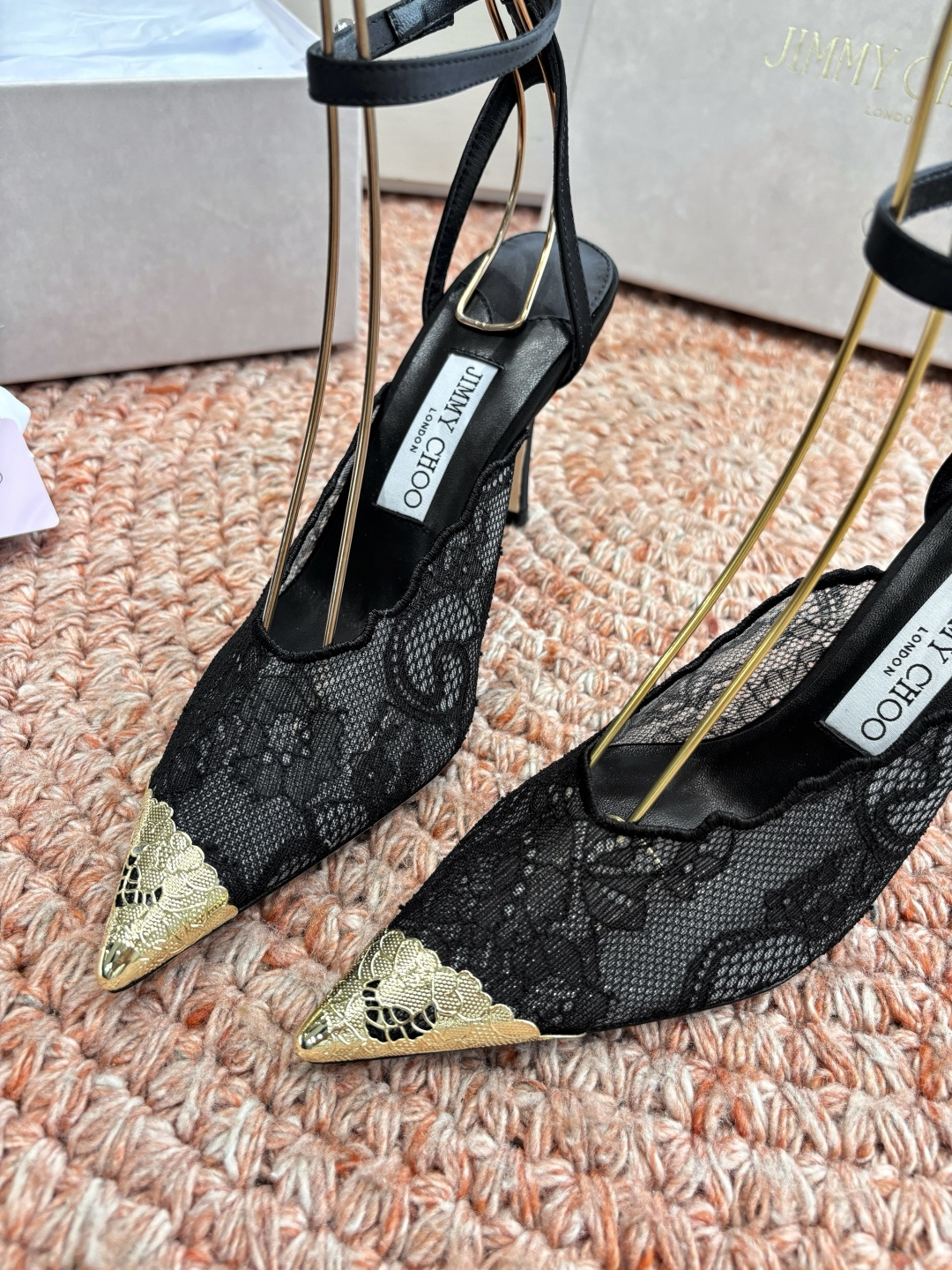 🌾G987所见即所得Jimmychoo 吉米周 26/ 春夏新款 蕾丝 尖头 高跟鞋 这个系列最有意思的