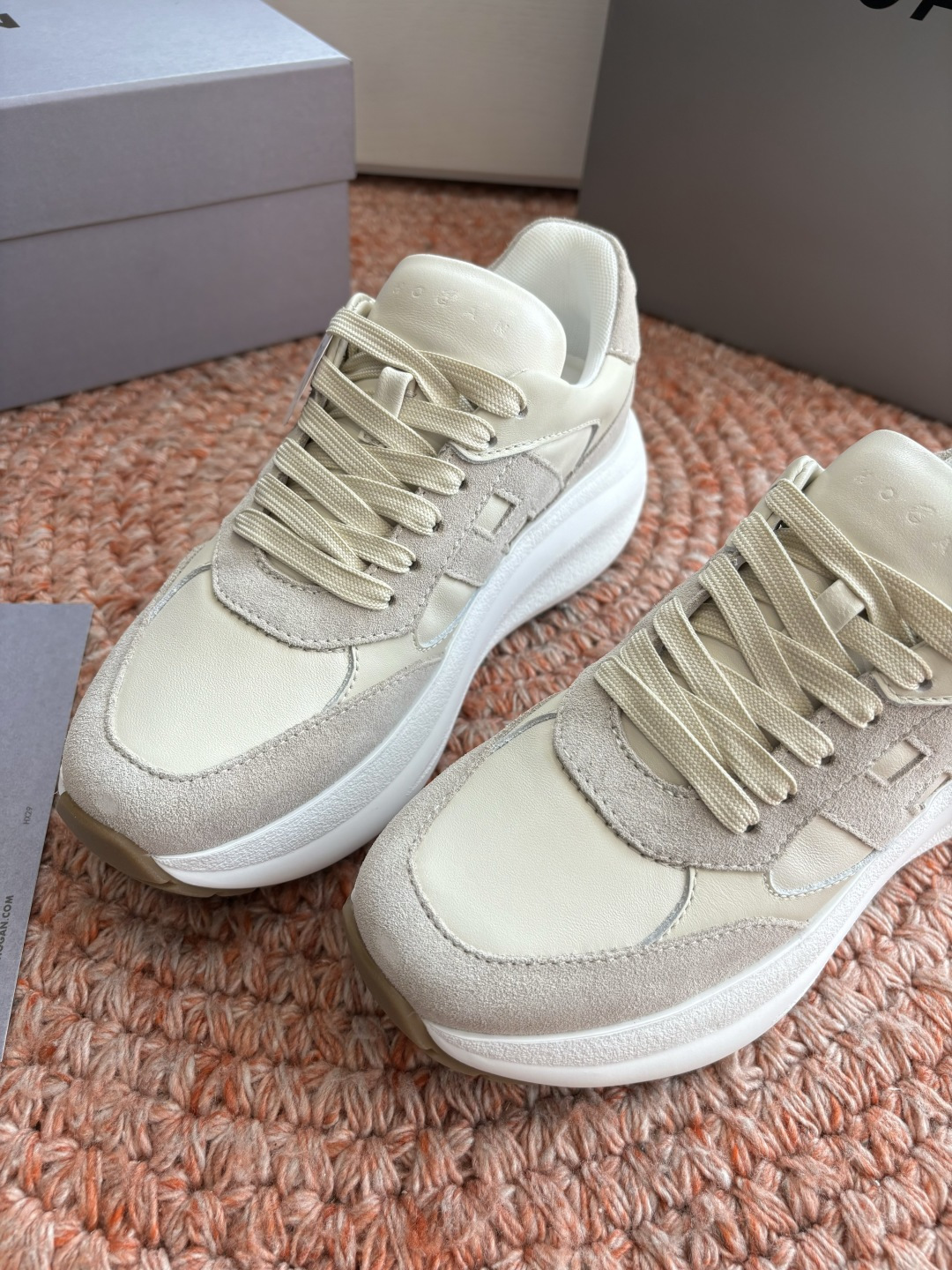 🌾G398HOGAN霍根鞋子德训鞋26新配色这可让我怎么选呀？看迷糊了吧这波hog都很好看最喜欢还是脚感