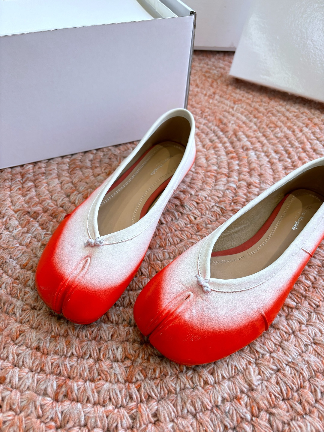 🌾G077代购级别2026 5Maison Margie马吉拉•分趾粗跟平底复古玛丽珍娃娃头苹果头芭蕾舞