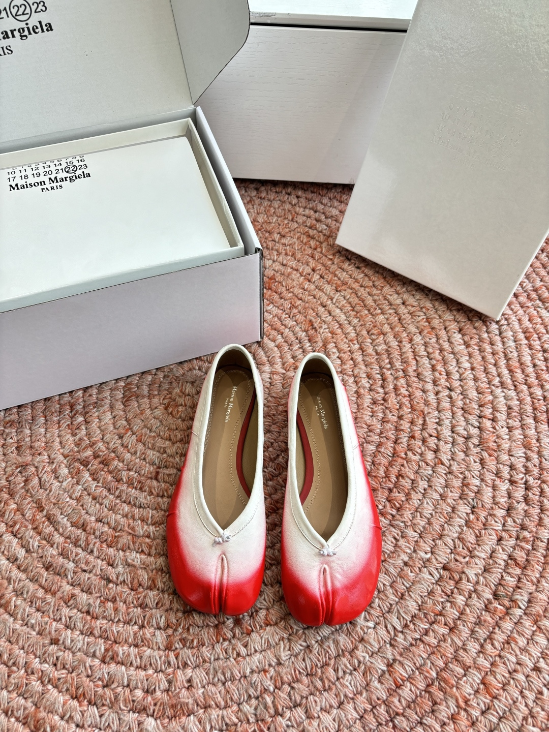 🌾G077代购级别2026 5Maison Margie马吉拉•分趾粗跟平底复古玛丽珍娃娃头苹果头芭蕾舞
