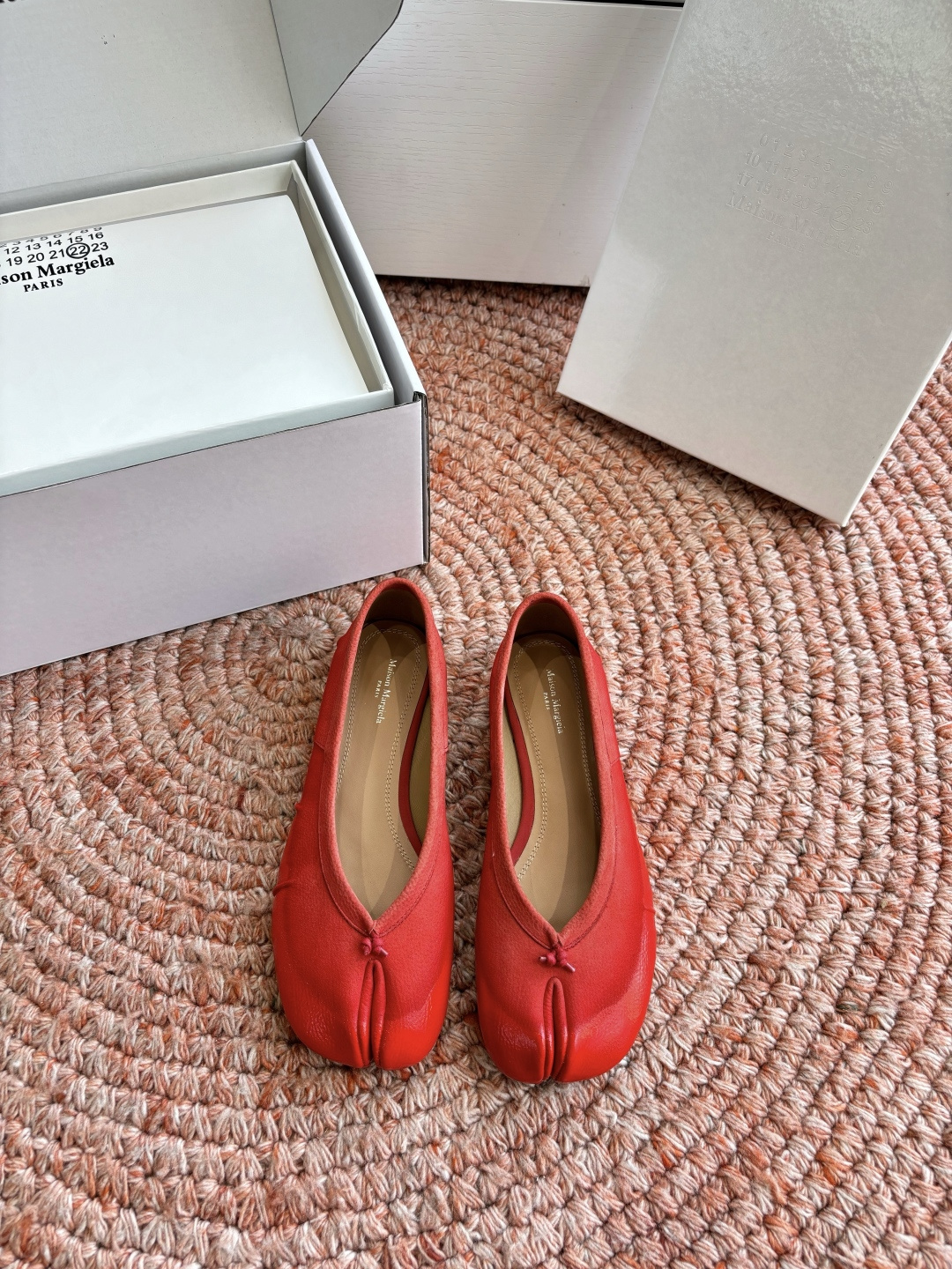 🌾G077代购级别2026 5Maison Margie马吉拉•分趾粗跟平底复古玛丽珍娃娃头苹果头芭蕾舞