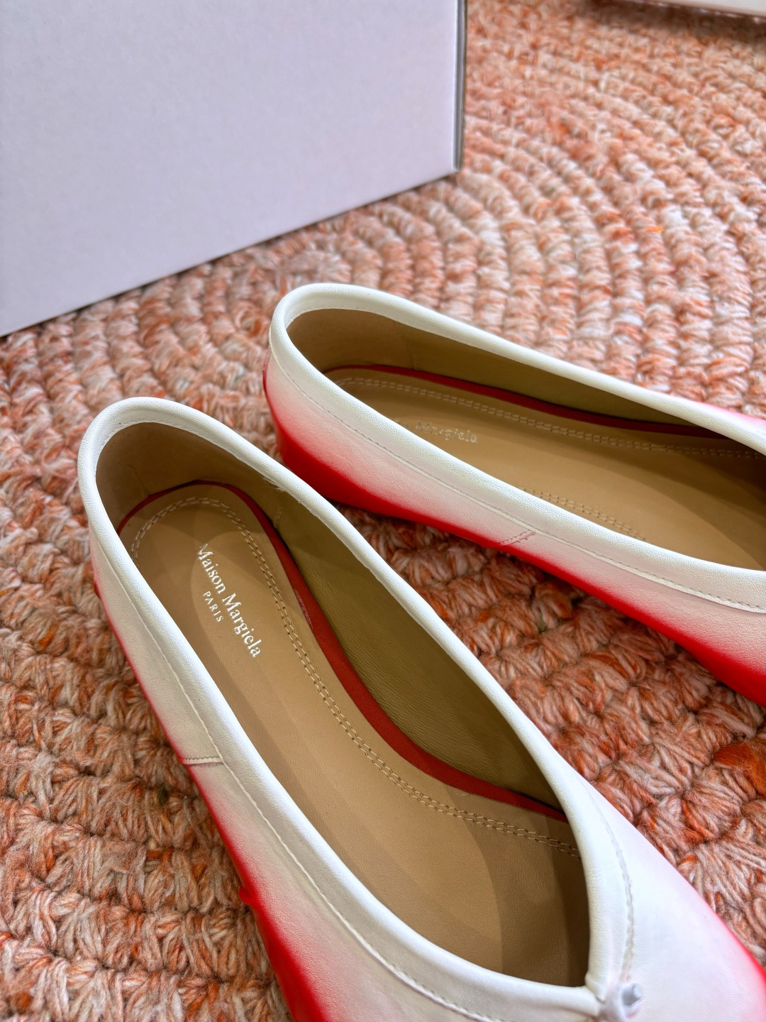 🌾G077代购级别2026 5Maison Margie马吉拉•分趾粗跟平底复古玛丽珍娃娃头苹果头芭蕾舞