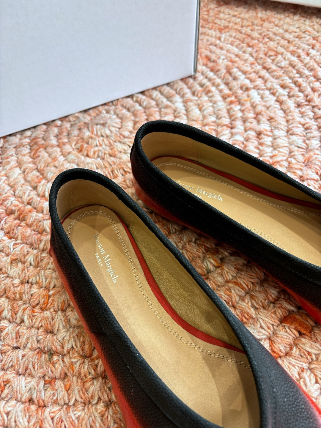 🌾G077代购级别2026 5Maison Margie马吉拉•分趾粗跟平底复古玛丽珍娃娃头苹果头芭蕾舞