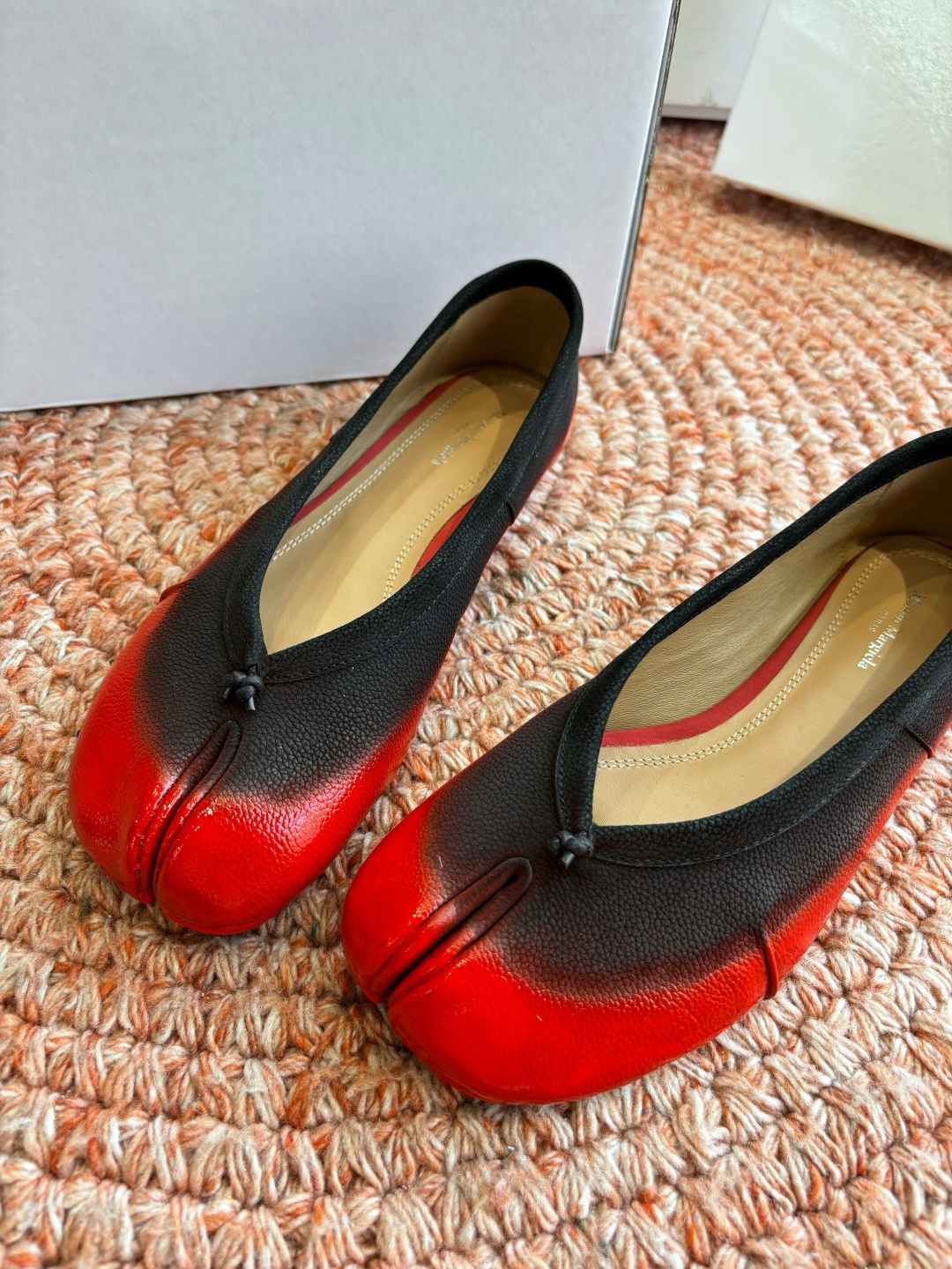 🌾G077代购级别2026 5Maison Margie马吉拉•分趾粗跟平底复古玛丽珍娃娃头苹果头芭蕾舞