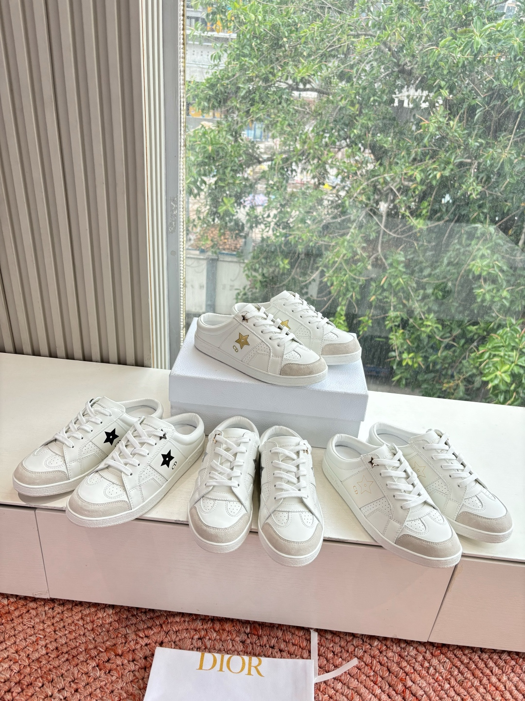 🌾代购级别所即所得G0133C'est Dior 迪奥 新色休闲运动鞋‘以牛皮革刺绣五角星设计轻盈透气。