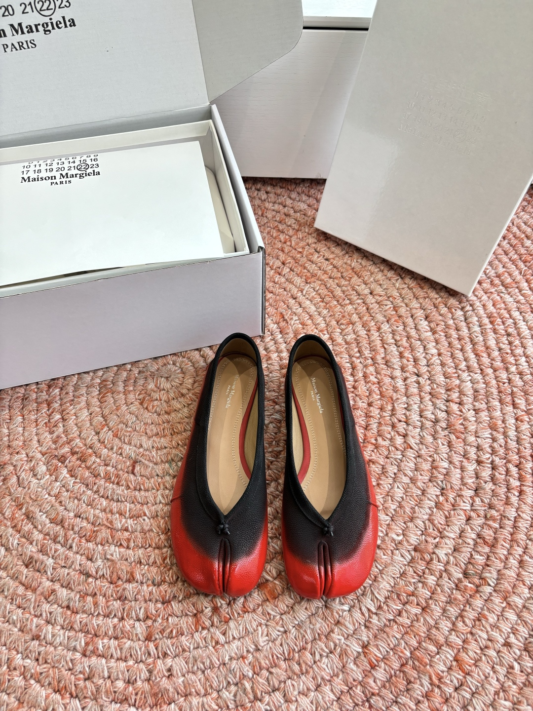 🌾G077代购级别2026 5Maison Margie马吉拉•分趾粗跟平底复古玛丽珍娃娃头苹果头芭蕾舞