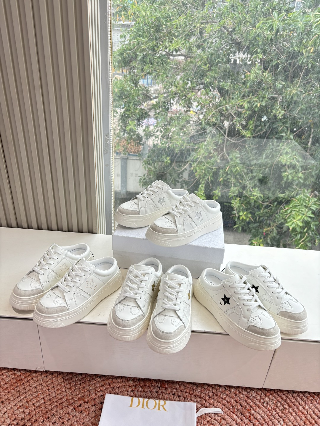 🌾代购级别所即所得G0133C'est Dior 迪奥 新色休闲运动鞋‘以牛皮革刺绣五角星设计轻盈透气。