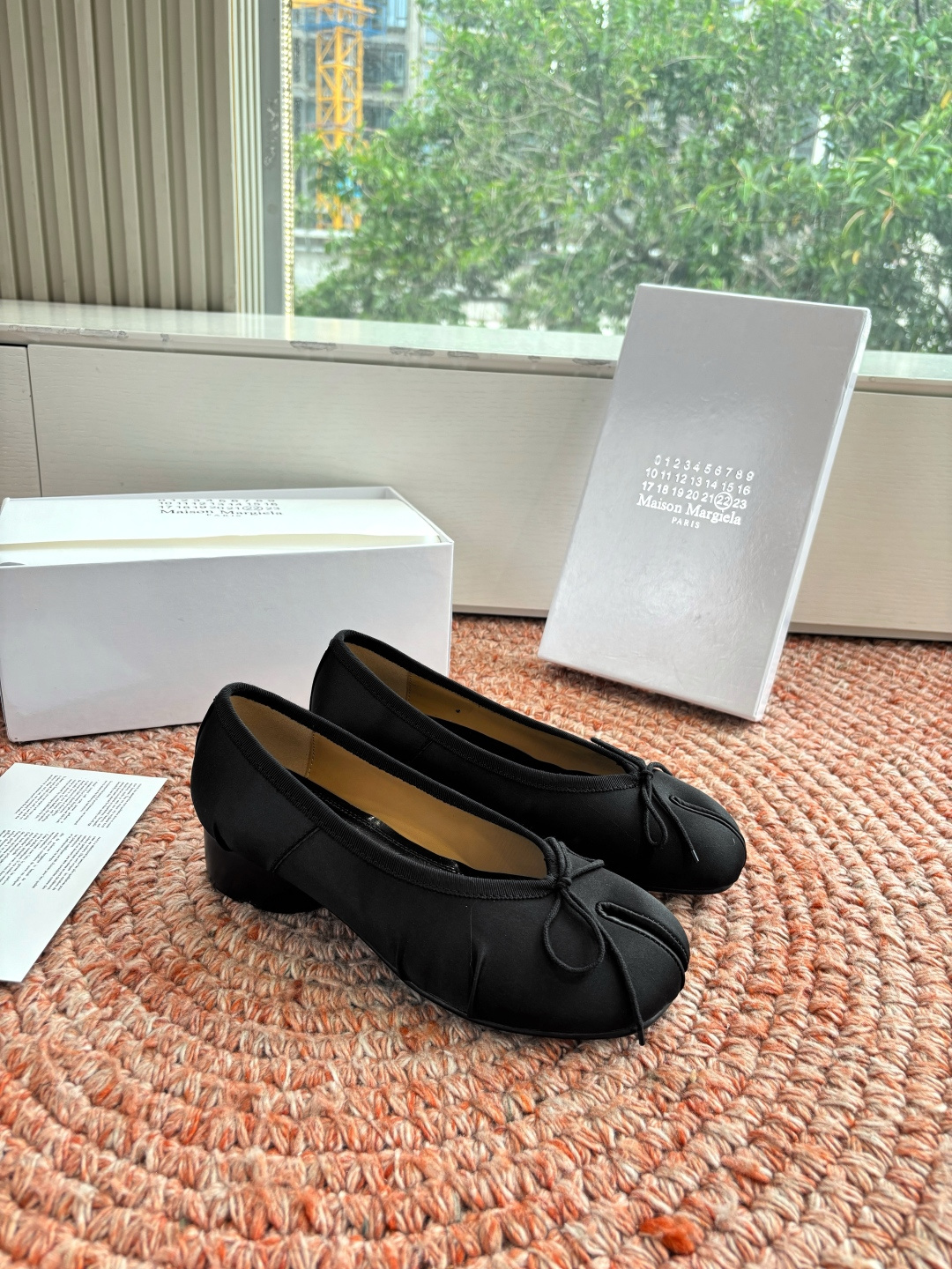 🌾G012代购级别2026 5Maison Margie马吉拉•分趾粗跟平底复古玛丽珍娃娃头苹果头芭蕾舞