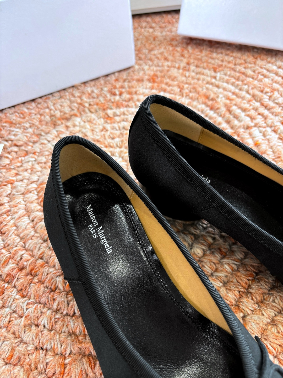 🌾G012代购级别2026 5Maison Margie马吉拉•分趾粗跟平底复古玛丽珍娃娃头苹果头芭蕾舞