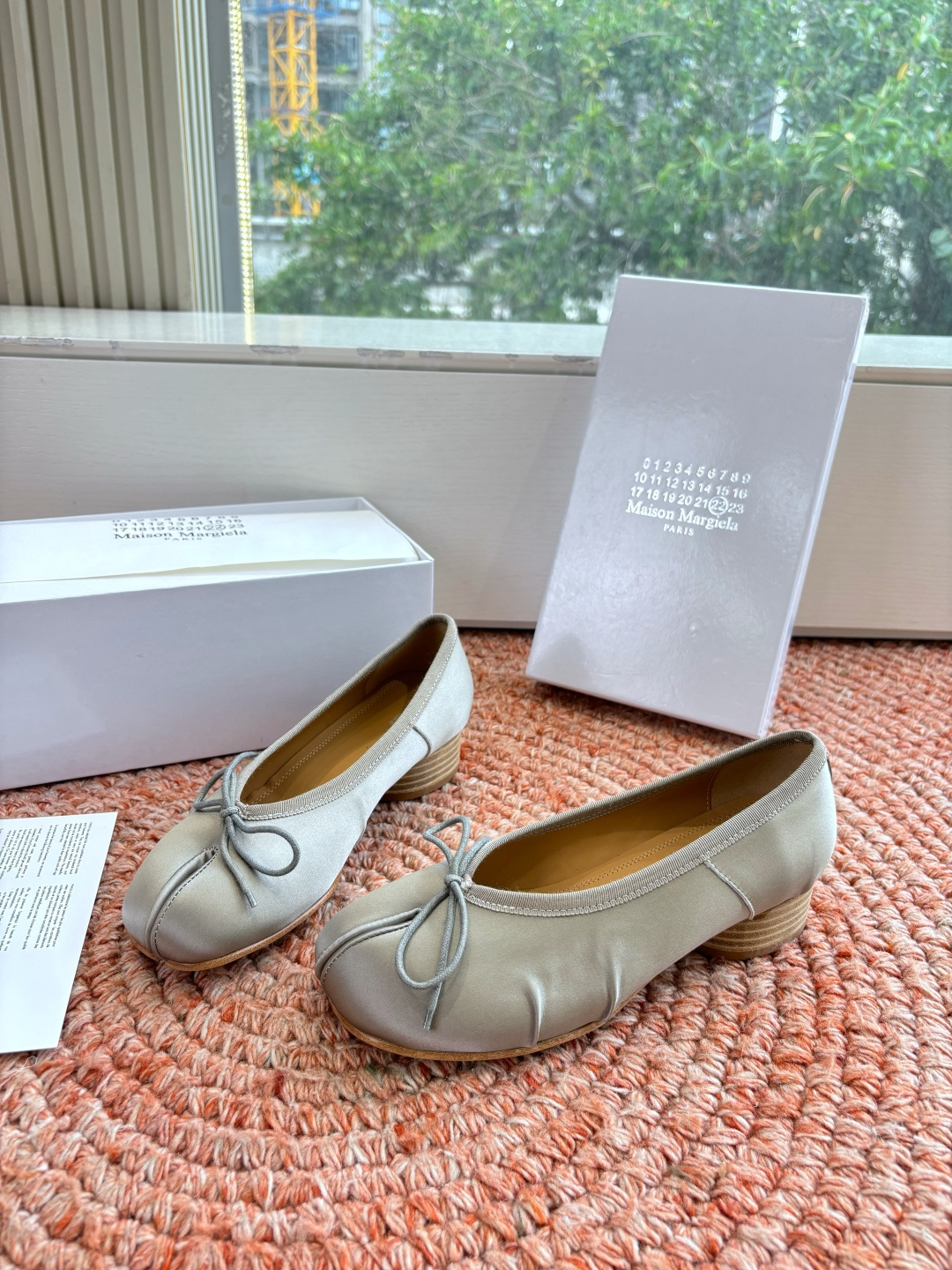 🌾G012代购级别2026 5Maison Margie马吉拉•分趾粗跟平底复古玛丽珍娃娃头苹果头芭蕾舞