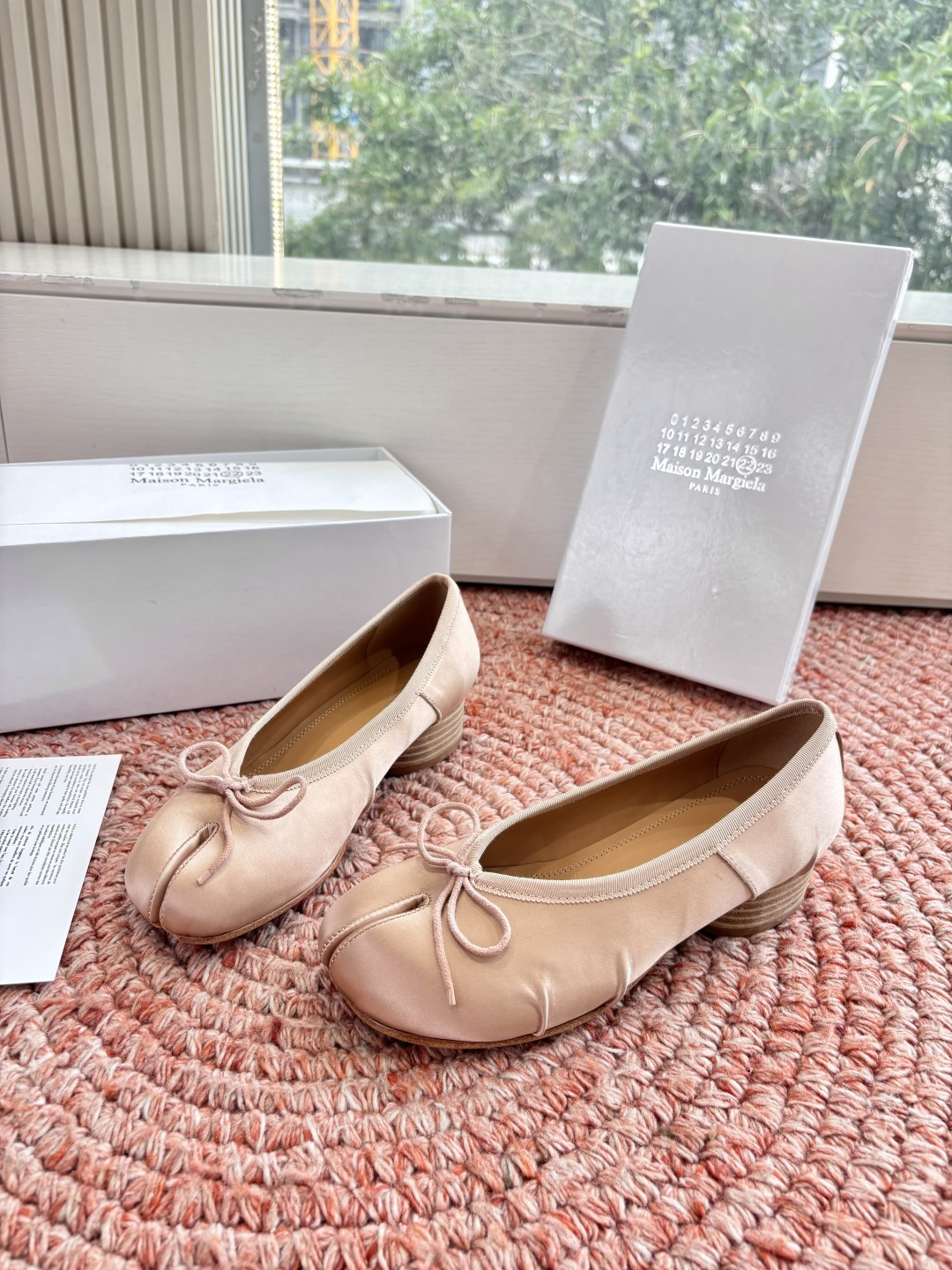 🌾G012代购级别2026 5Maison Margie马吉拉•分趾粗跟平底复古玛丽珍娃娃头苹果头芭蕾舞