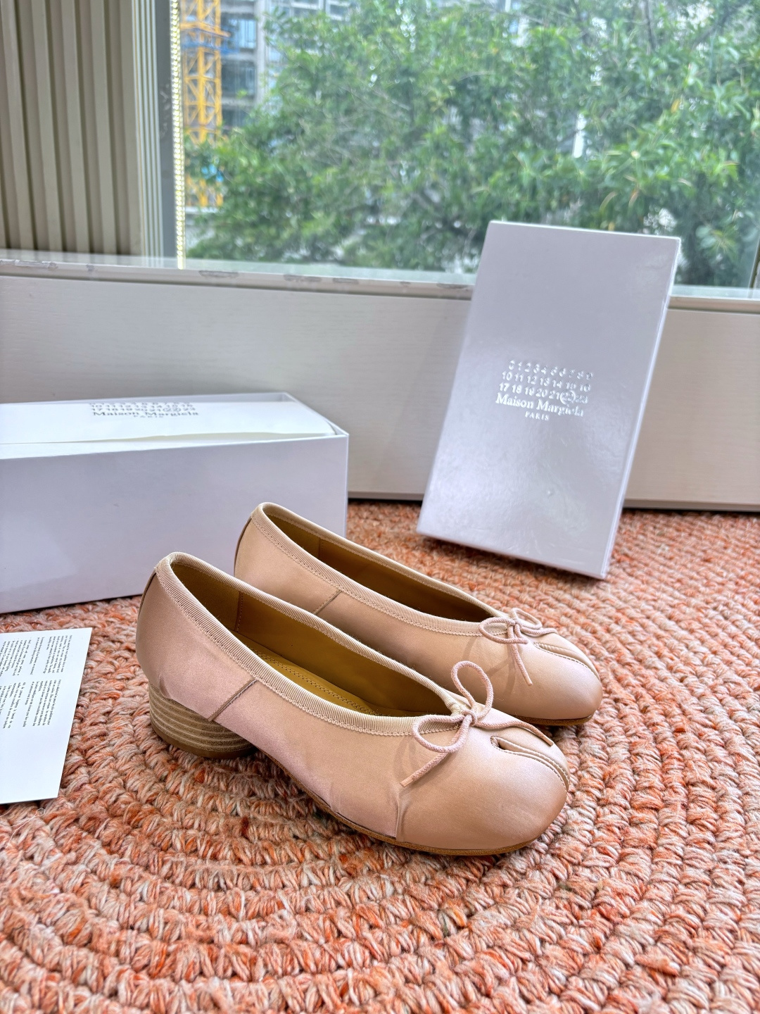 🌾G012代购级别2026 5Maison Margie马吉拉•分趾粗跟平底复古玛丽珍娃娃头苹果头芭蕾舞