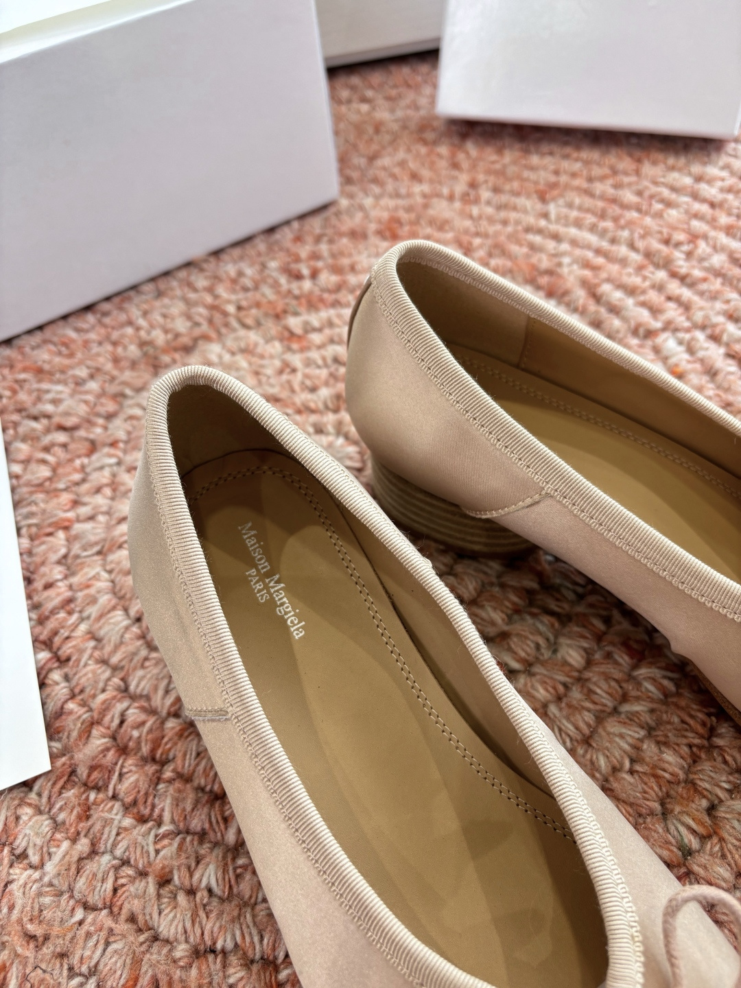 🌾G012代购级别2026 5Maison Margie马吉拉•分趾粗跟平底复古玛丽珍娃娃头苹果头芭蕾舞