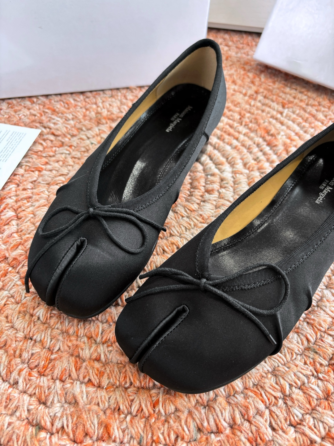 🌾G012代购级别2026 5Maison Margie马吉拉•分趾粗跟平底复古玛丽珍娃娃头苹果头芭蕾舞