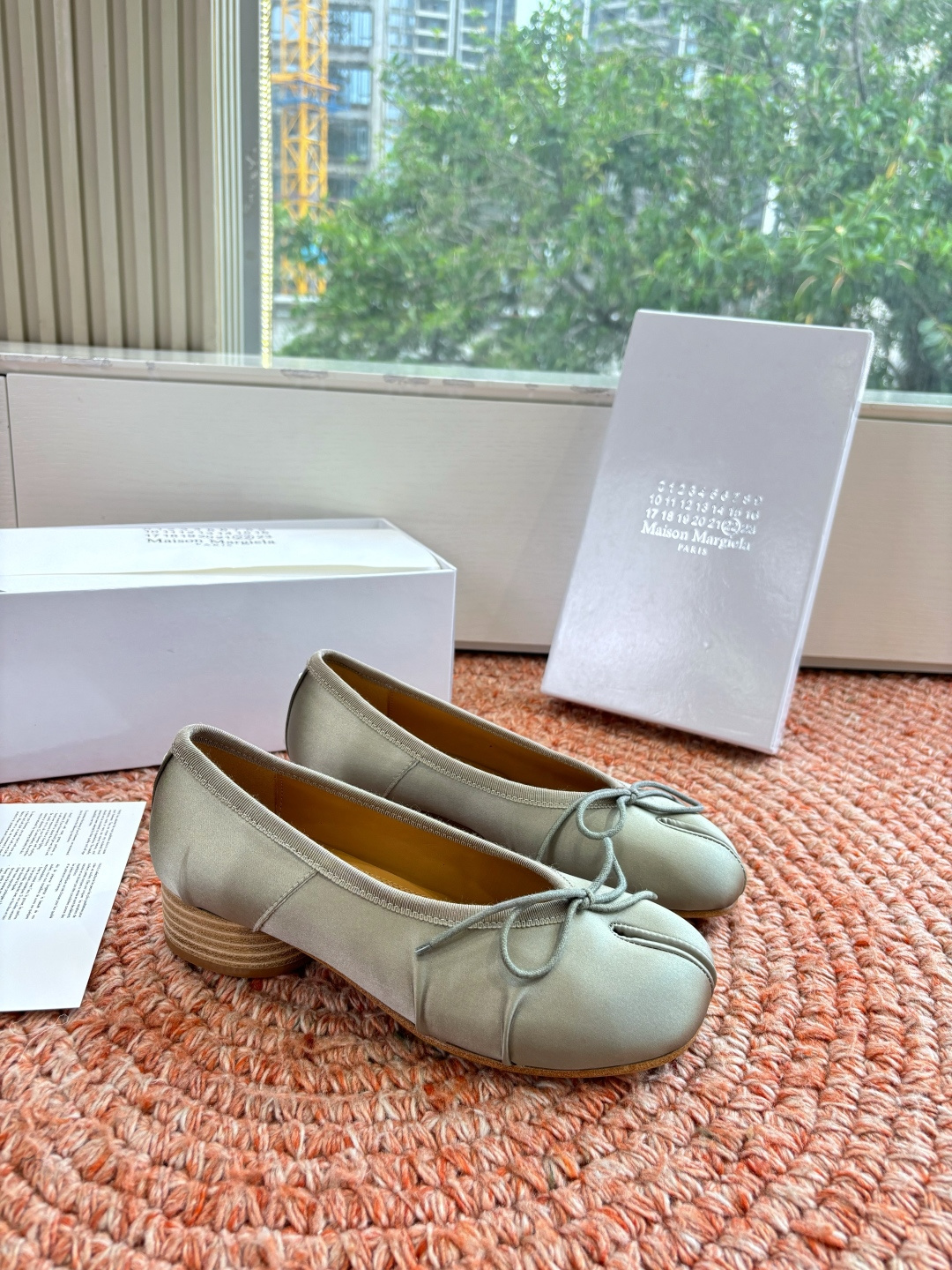 🌾G012代购级别2026 5Maison Margie马吉拉•分趾粗跟平底复古玛丽珍娃娃头苹果头芭蕾舞