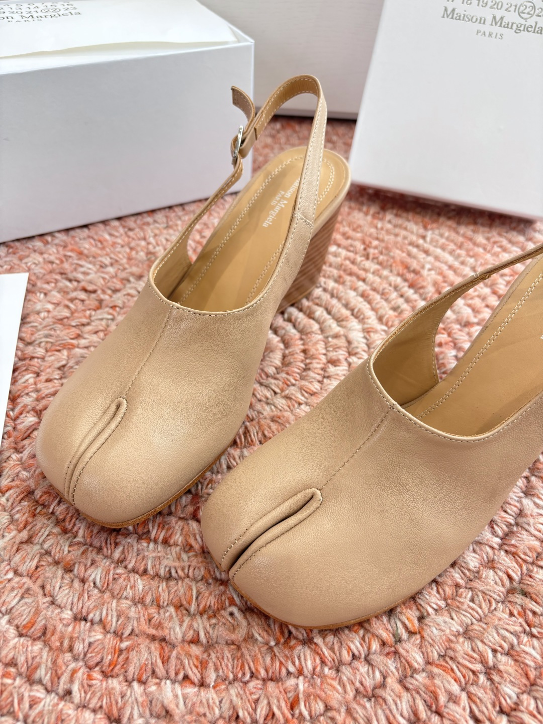 🌾G012代购级别2026 5Maison Margie马吉拉•分趾粗跟平底复古玛丽珍坡跟芭蕾舞指鱼嘴单