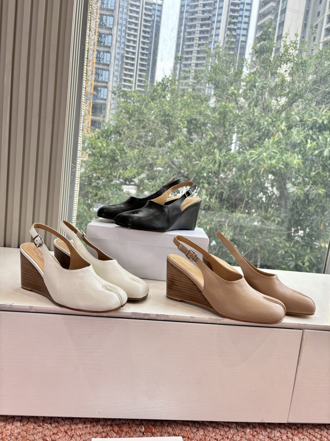 🌾G012代购级别2026 5Maison Margie马吉拉•分趾粗跟平底复古玛丽珍坡跟芭蕾舞指鱼嘴单