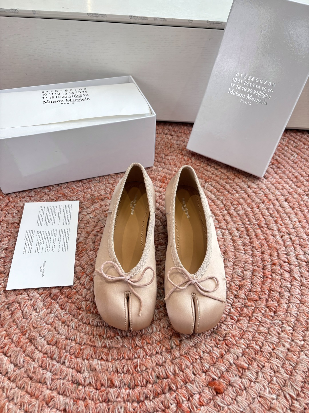 🌾G012代购级别2026 5Maison Margie马吉拉•分趾粗跟平底复古玛丽珍娃娃头苹果头芭蕾舞