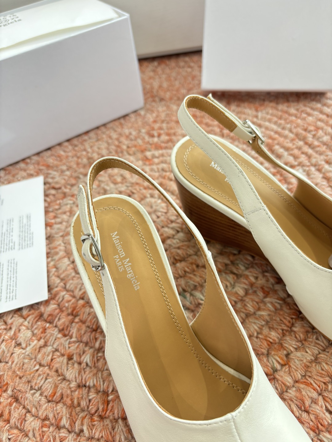 🌾G012代购级别2026 5Maison Margie马吉拉•分趾粗跟平底复古玛丽珍坡跟芭蕾舞指鱼嘴单