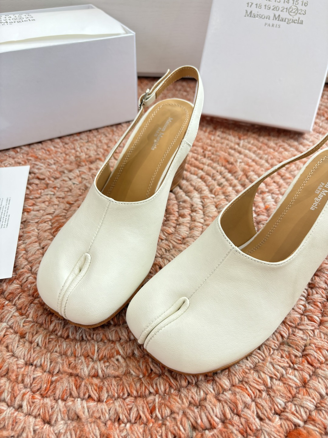 🌾G012代购级别2026 5Maison Margie马吉拉•分趾粗跟平底复古玛丽珍坡跟芭蕾舞指鱼嘴单