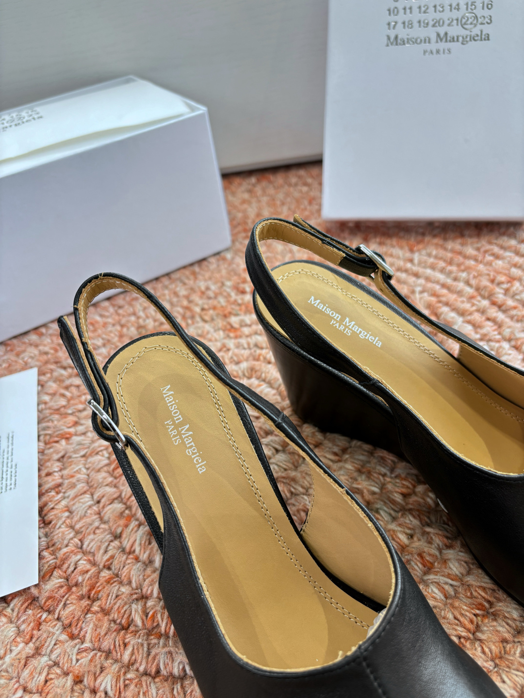 🌾G012代购级别2026 5Maison Margie马吉拉•分趾粗跟平底复古玛丽珍坡跟芭蕾舞指鱼嘴单