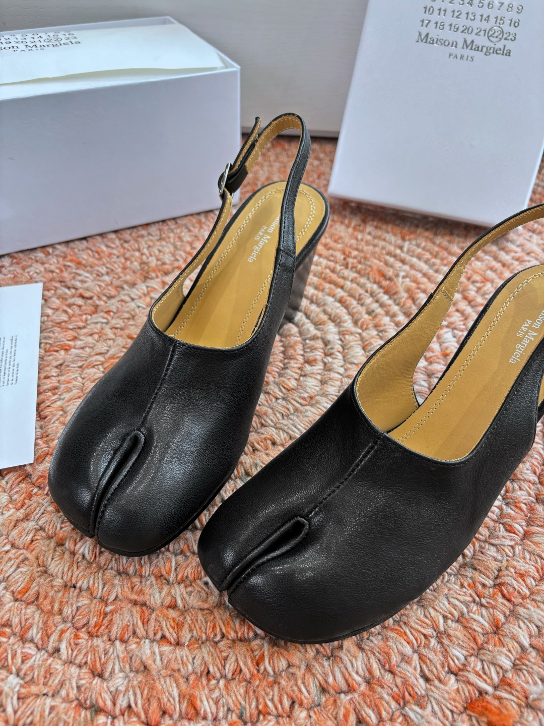 🌾G012代购级别2026 5Maison Margie马吉拉•分趾粗跟平底复古玛丽珍坡跟芭蕾舞指鱼嘴单