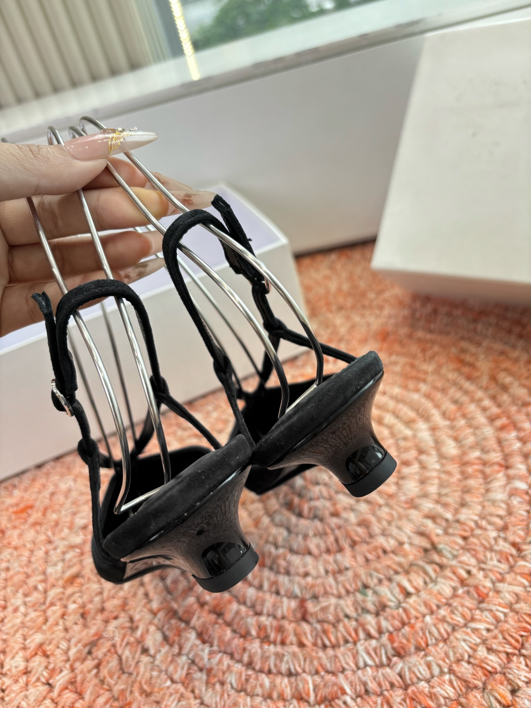 🌾G213CotemP小众潮牌 26ss早春新款单鞋尖头猫跟鞋系列中较为特别的款，采用小牛皮材质 整双鞋