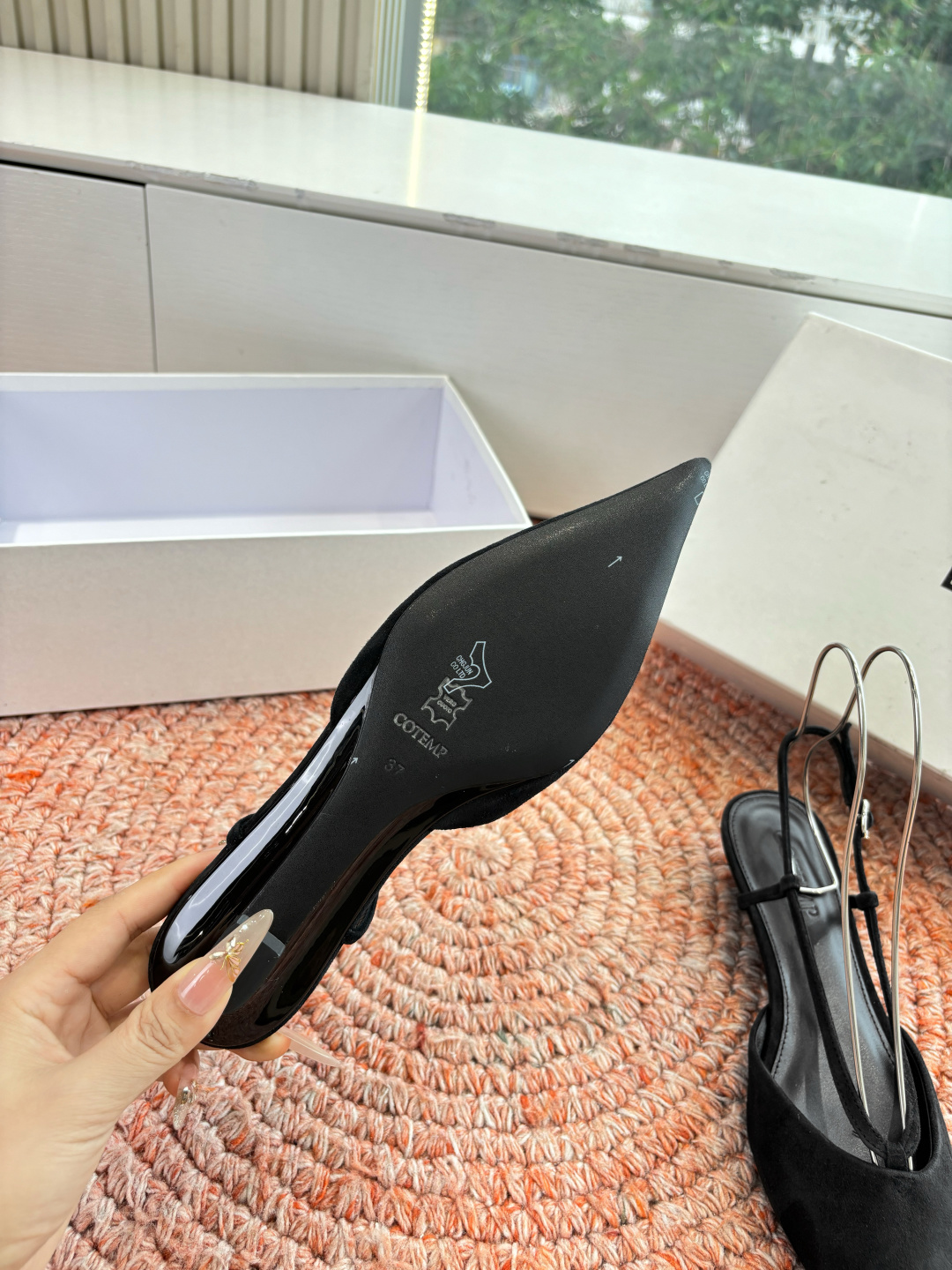 🌾G213CotemP小众潮牌 26ss早春新款单鞋尖头猫跟鞋系列中较为特别的款，采用小牛皮材质 整双鞋