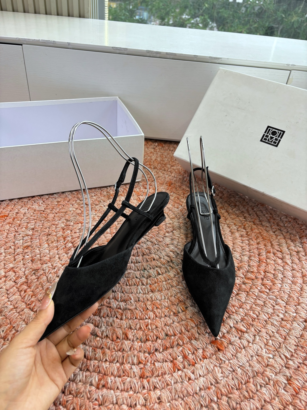 🌾G213CotemP小众潮牌 26ss早春新款单鞋尖头猫跟鞋系列中较为特别的款，采用小牛皮材质 整双鞋