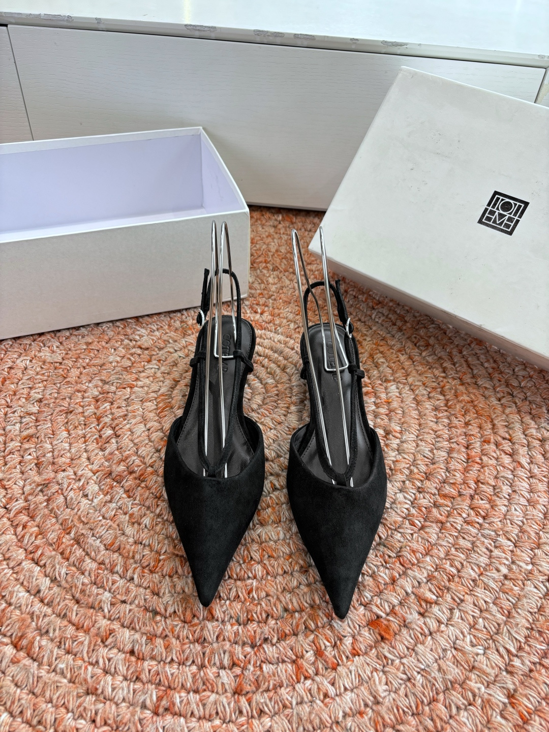 🌾G213CotemP小众潮牌 26ss早春新款单鞋尖头猫跟鞋系列中较为特别的款，采用小牛皮材质 整双鞋