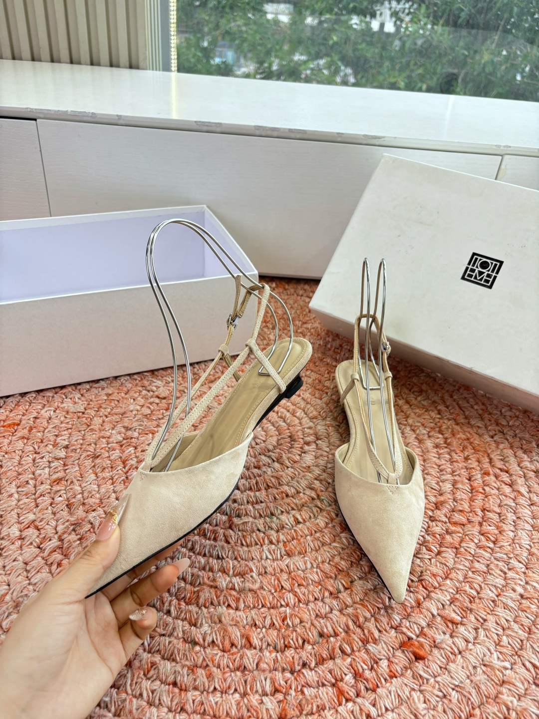 🌾G213CotemP小众潮牌 26ss早春新款单鞋尖头猫跟鞋系列中较为特别的款，采用小牛皮材质 整双鞋