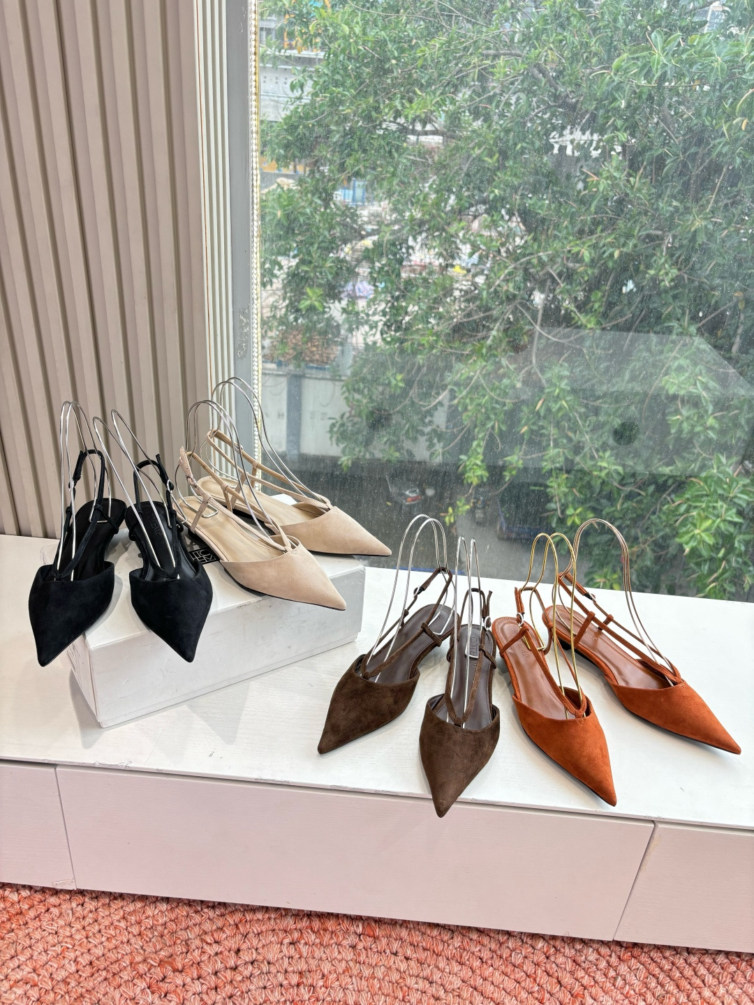 🌾G213CotemP小众潮牌 26ss早春新款单鞋尖头猫跟鞋系列中较为特别的款，采用小牛皮材质 整双鞋