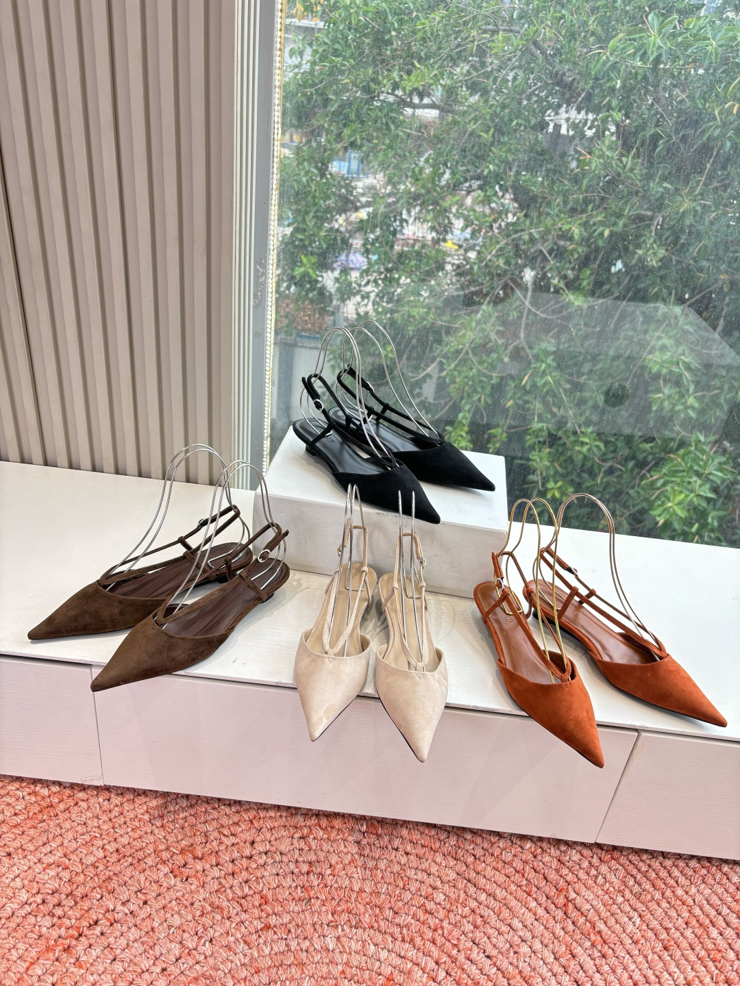 🌾G213CotemP小众潮牌 26ss早春新款单鞋尖头猫跟鞋系列中较为特别的款，采用小牛皮材质 整双鞋