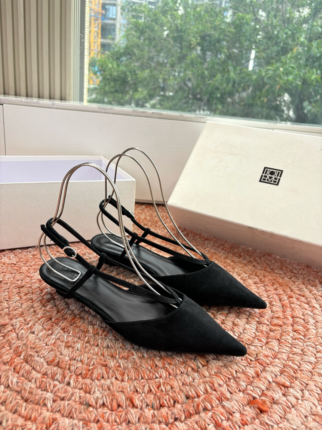 🌾G213CotemP小众潮牌 26ss早春新款单鞋尖头猫跟鞋系列中较为特别的款，采用小牛皮材质 整双鞋