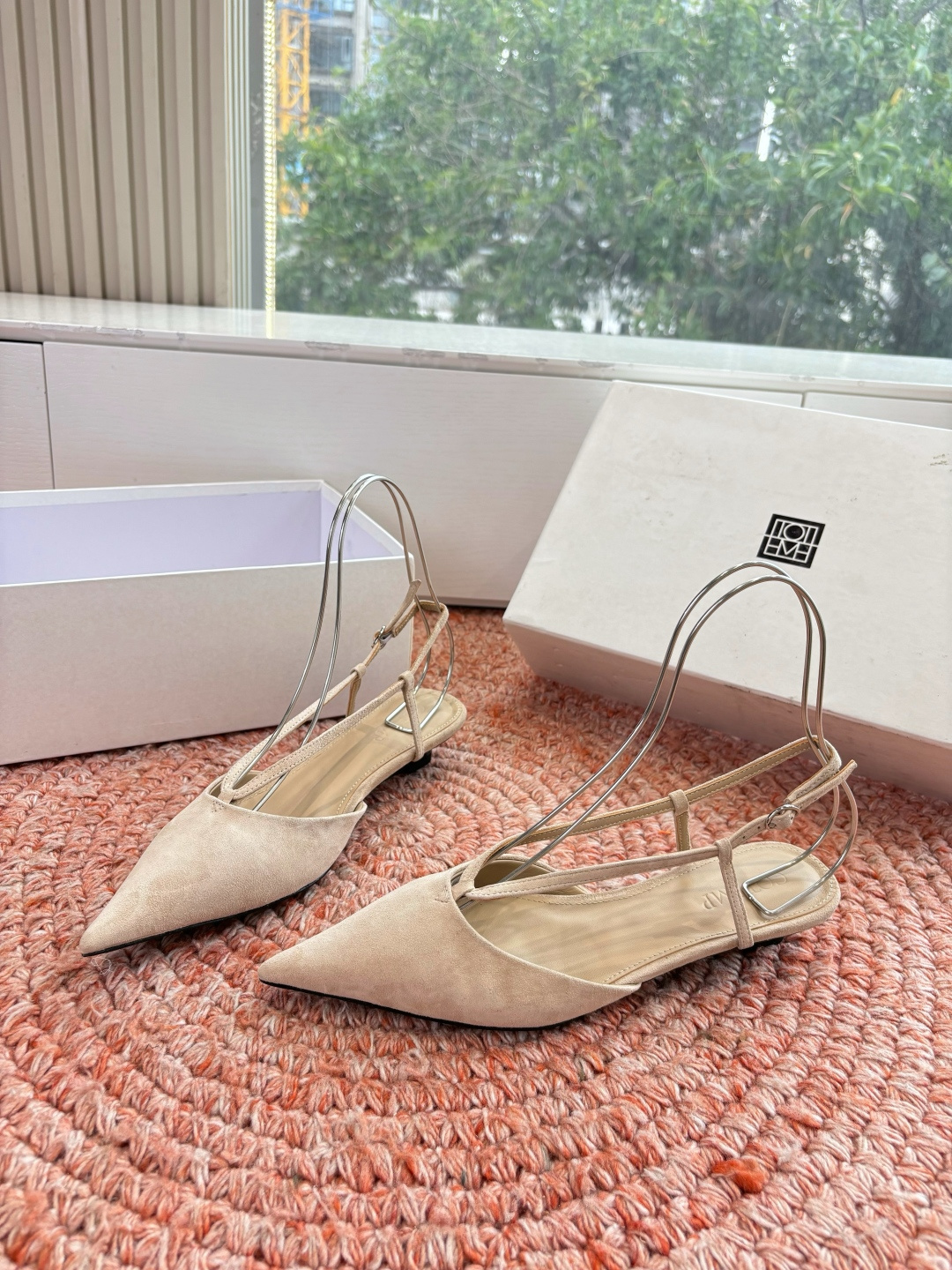 🌾G213CotemP小众潮牌 26ss早春新款单鞋尖头猫跟鞋系列中较为特别的款，采用小牛皮材质 整双鞋