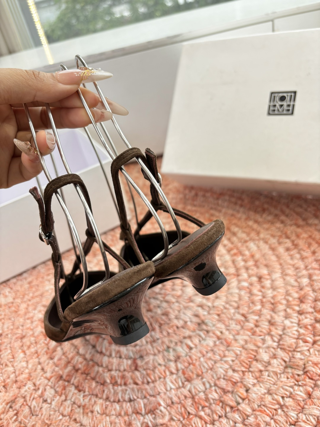 🌾G213CotemP小众潮牌 26ss早春新款单鞋尖头猫跟鞋系列中较为特别的款，采用小牛皮材质 整双鞋