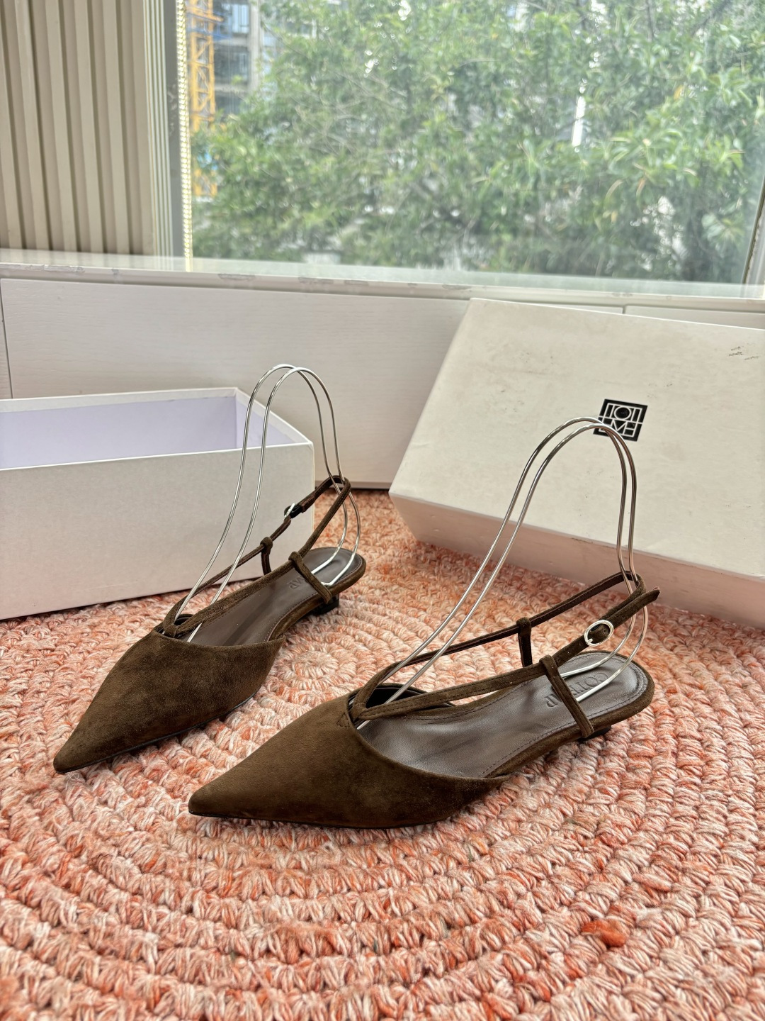 🌾G213CotemP小众潮牌 26ss早春新款单鞋尖头猫跟鞋系列中较为特别的款，采用小牛皮材质 整双鞋