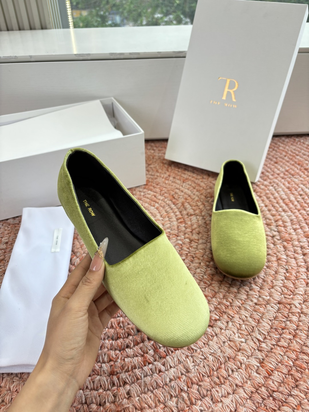 🌾G028😀THE ROW 新品极简圆头 玛丽珍单鞋The Row新一季的设计延续极简主义新款 Cana