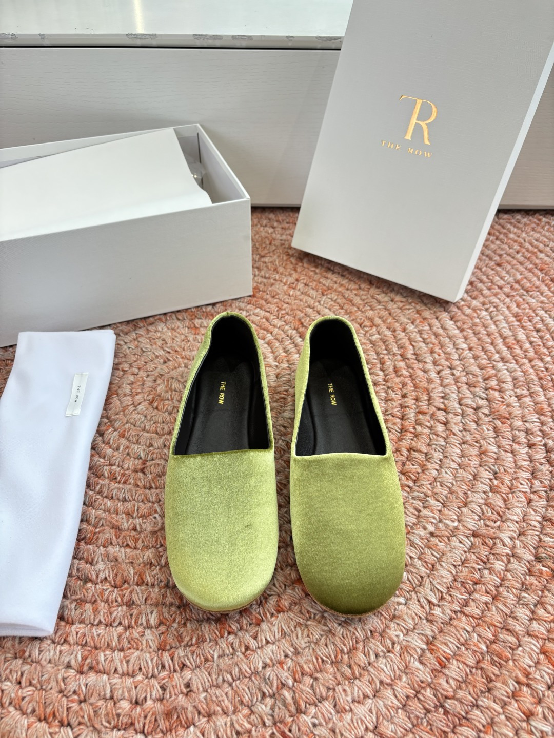 🌾G028😀THE ROW 新品极简圆头 玛丽珍单鞋The Row新一季的设计延续极简主义新款 Cana