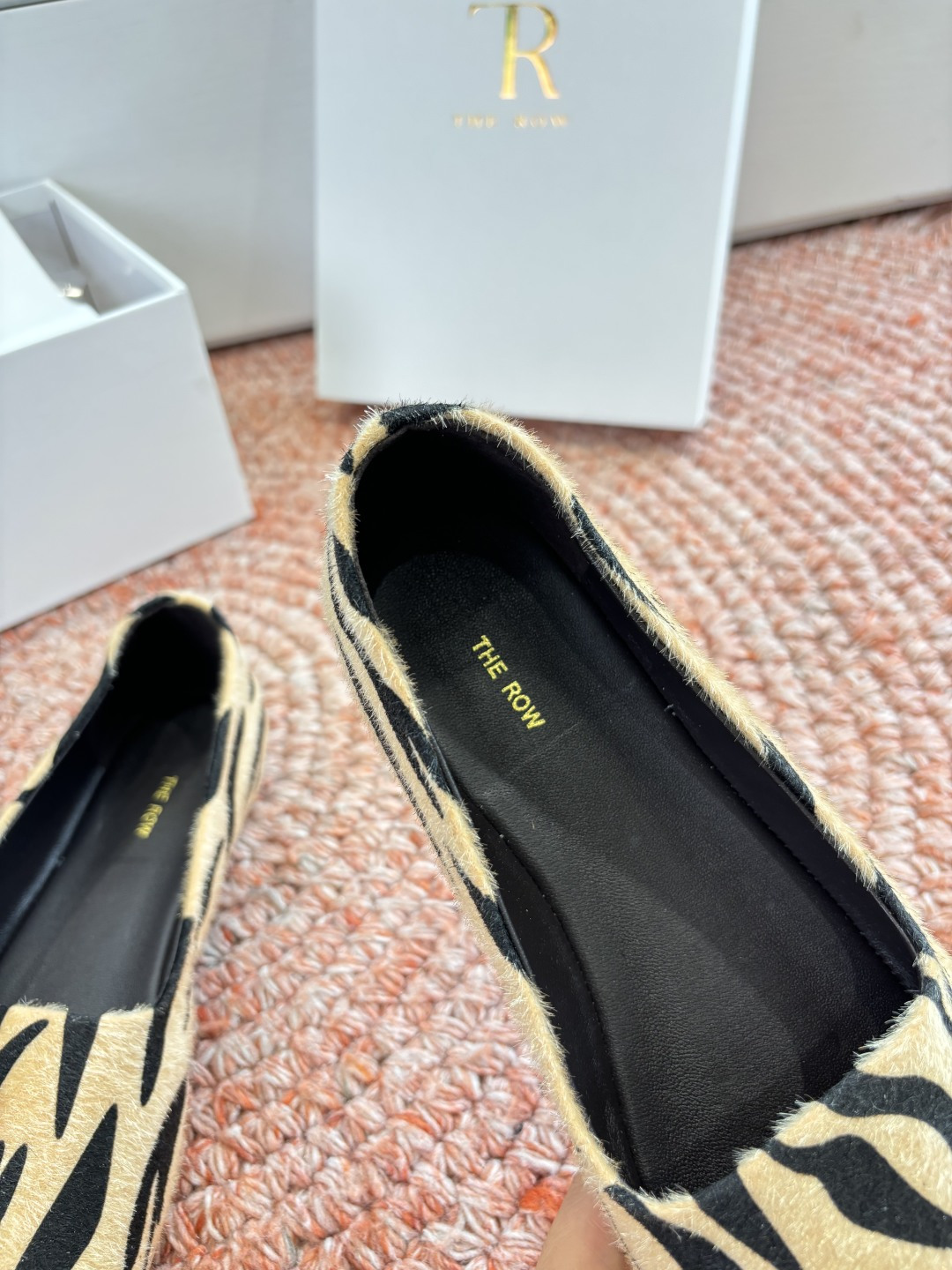 🌾G028😀THE ROW 新品极简圆头 玛丽珍单鞋The Row新一季的设计延续极简主义新款 Cana