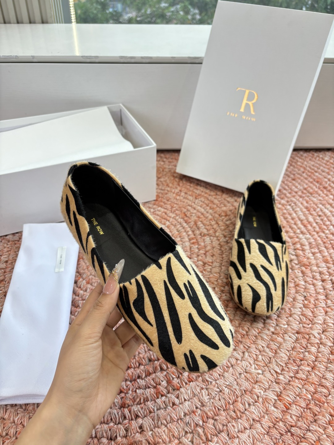 🌾G028😀THE ROW 新品极简圆头 玛丽珍单鞋The Row新一季的设计延续极简主义新款 Cana