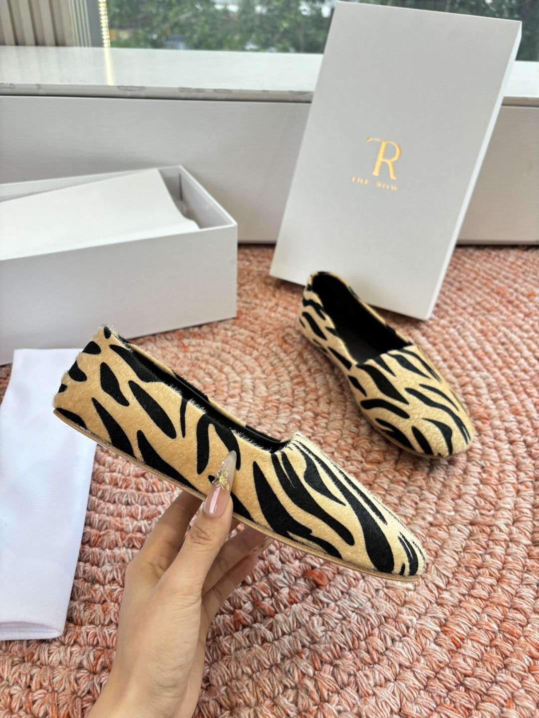 🌾G028😀THE ROW 新品极简圆头 玛丽珍单鞋The Row新一季的设计延续极简主义新款 Cana