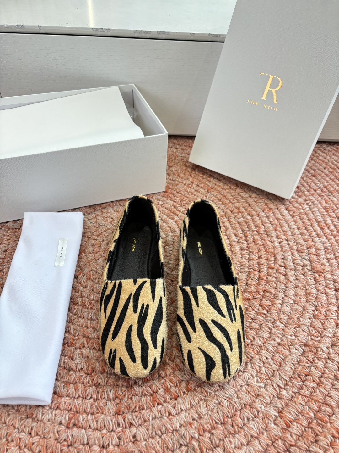 🌾G028😀THE ROW 新品极简圆头 玛丽珍单鞋The Row新一季的设计延续极简主义新款 Cana