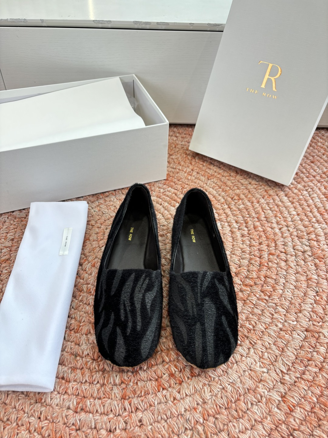 🌾G028😀THE ROW 新品极简圆头 玛丽珍单鞋The Row新一季的设计延续极简主义新款 Cana