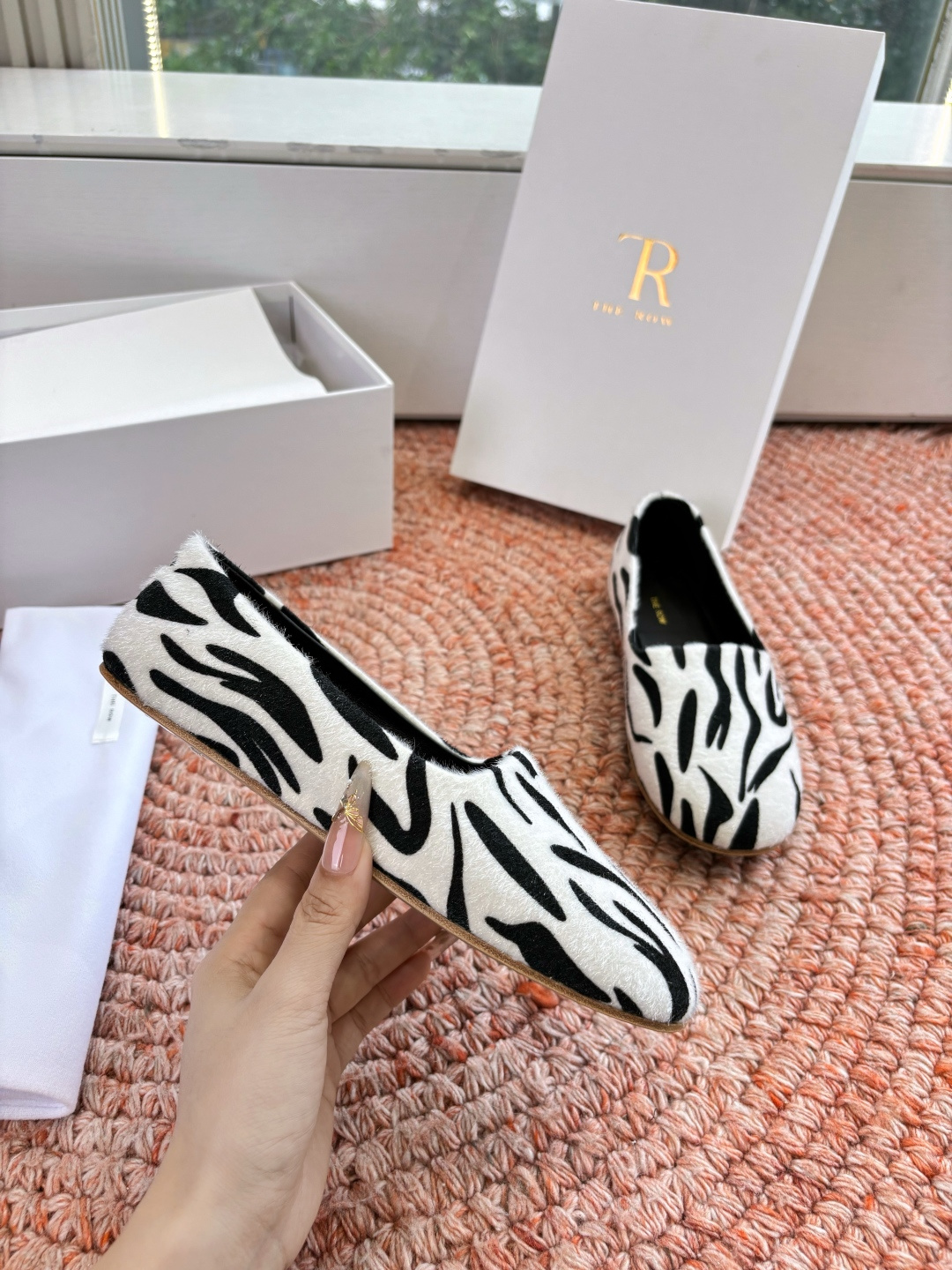 🌾G028😀THE ROW 新品极简圆头 玛丽珍单鞋The Row新一季的设计延续极简主义新款 Cana