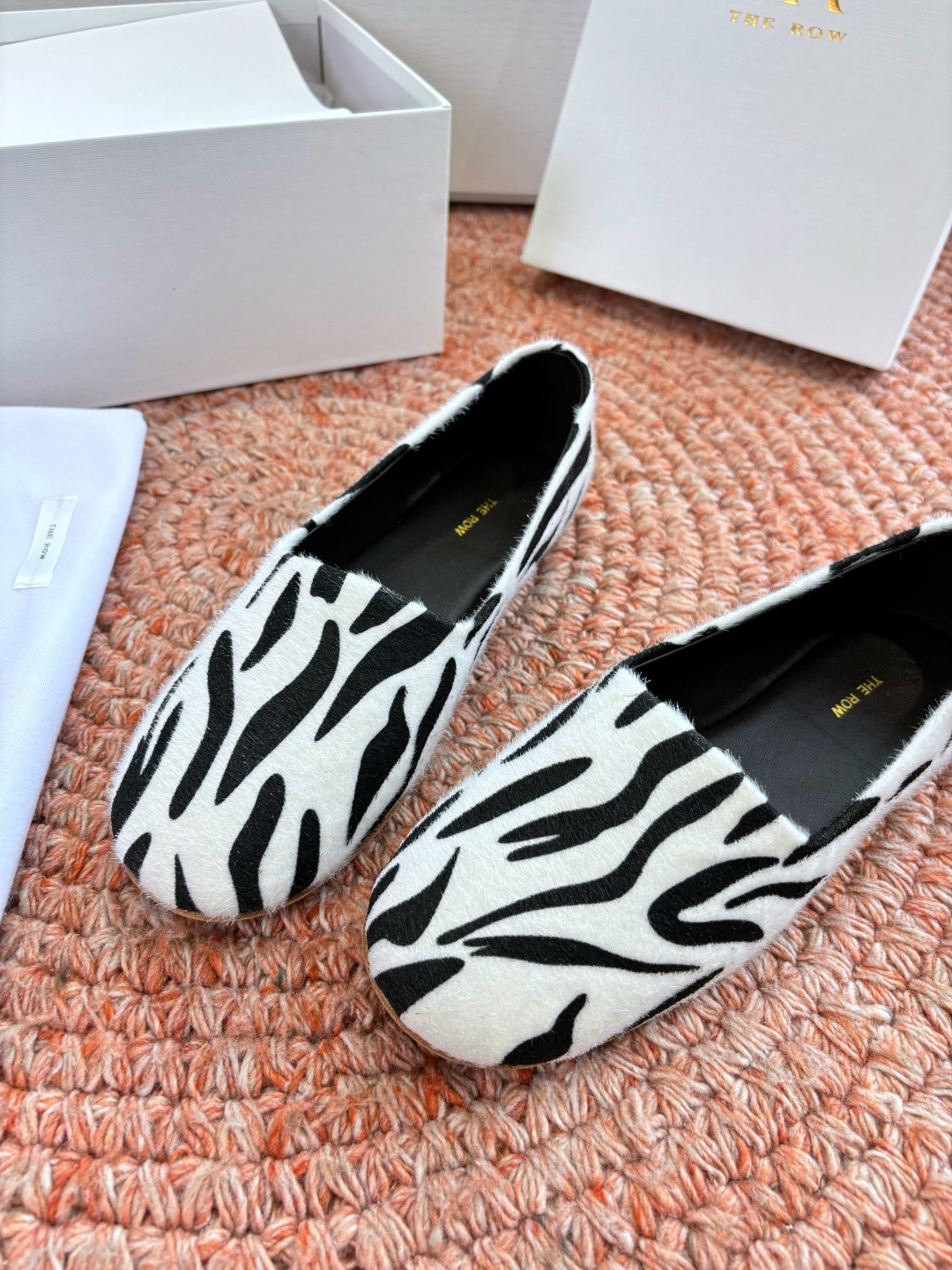 🌾G028😀THE ROW 新品极简圆头 玛丽珍单鞋The Row新一季的设计延续极简主义新款 Cana